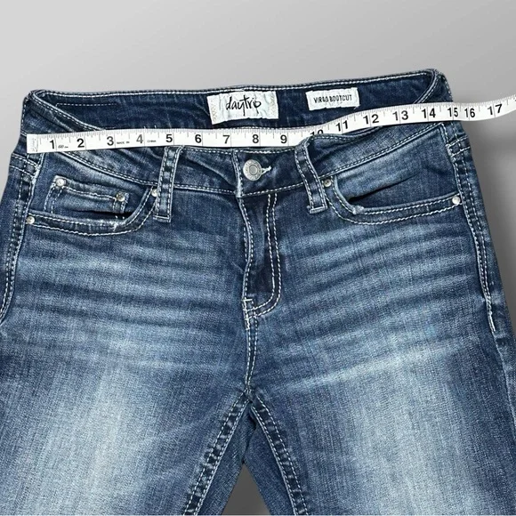 Daytrip Virgo Bootcut Jeans Womens 27R Dark Wash Stretch Buckle Denim Y2K - Picture 4 of 9